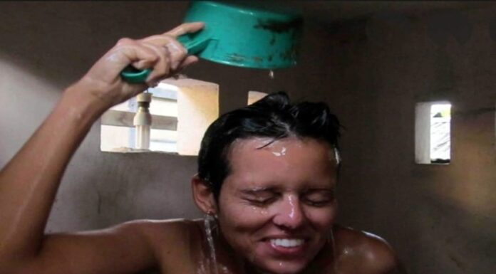 António Costa apela a que se lave a loiça no duche